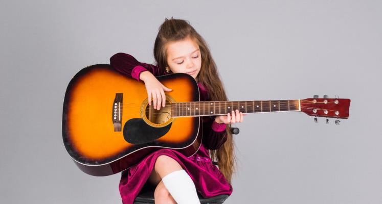 petróleo lavabo Misericordioso Encontrar clases de guitarra para niños
