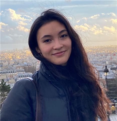 Passionnée par les langues et les voyages, je ferai tout pour vous transmettre ma passion et vous donner envie d'apprendre !Lycéenne en classe de terminale avec section européenne ( je suis des ours d'histoire et géographie en anglais ) à Paris, je donne