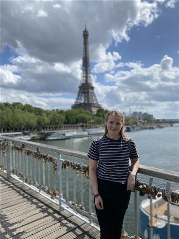 Anglophone vivant et étudiant en France, proposant des cours de langue