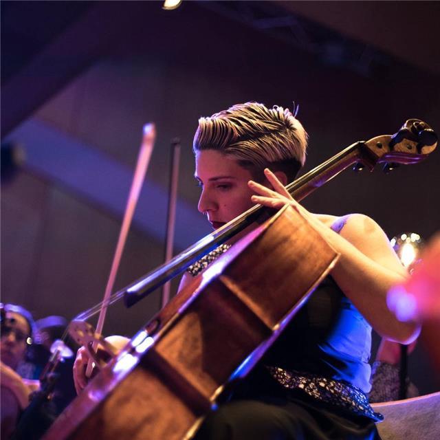 Violonchelista profesional da clases particulares de violonchelo para todos los niveles y prepara exámenes de acceso a conservatorio