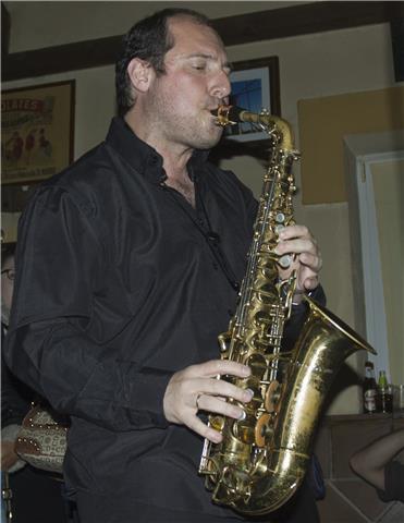 Profesor superior imparte clases de saxófón, jazz, rock, pop, clasico, improvisación aplicada al saxo, armonía de jazz