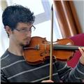Se dan clases particulares de viola, violín, lenguaje musical, armonía y análisis