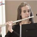 Diplomata in flauto traverso impartisce lezioni di strumento, solfeggio, storia della musica ed educazione musicale