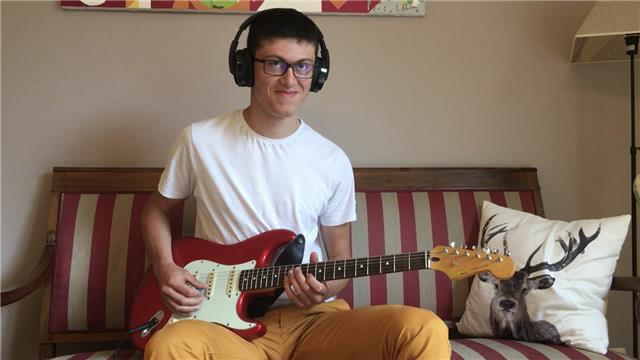 Professeur de guitare pour devenir rock star ??