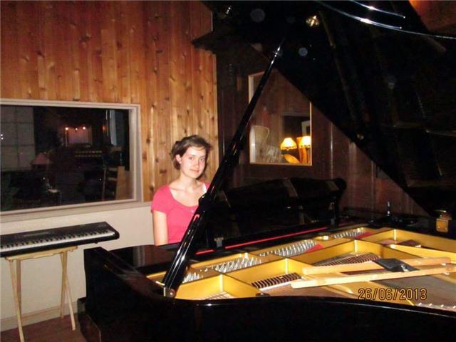 Professeur diplômé donne cours de piano tous niveaux à domicile sur Versailles