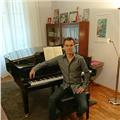Titulado superior de piano imparte clases online
