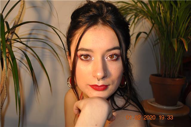 Je suis motivée, engagée et j'aime enseignée. Je suis très à l'aise en Anglais en plus de mes capacités Théâtrale