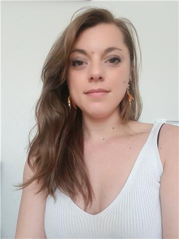 Motivée à aider, accompagner et partager, je suis souvent décrite comme pédagogue
