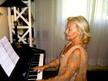 Clases de canto y de piano en nueva andalucia , principiantes ,profesionales, todos los niveles y estilos , gran experiencia