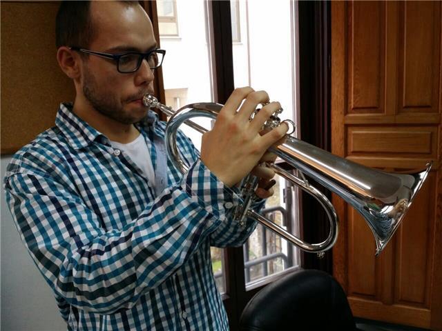 Profesor de trompeta imparte clases particulares