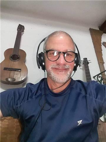 Soy músico y profesor cubano, con 30 años de experiencia en el sector educativo