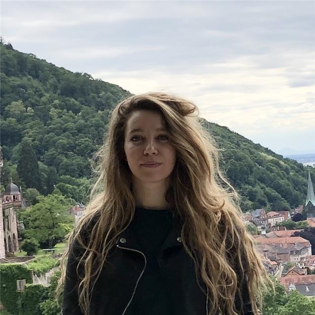 Jeune étudiante en 5 ème année de droit international, possédant un bac S mention TB, très pédagogue donne des cours particuliers dans plusieurs matières