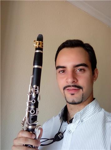 Profesor graduado superior ofrece clases de clarinete, análisis, armonía y lenguaje musical