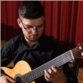 Grado profesional de guitarra clásica, actualmente terminando grado superior y grado profesional de guitarra flamenca