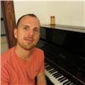Aprén piano en anglès amb professor nadiu altament qualificat
