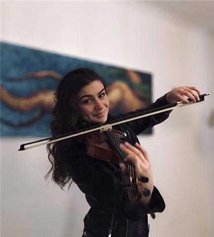 Étudiante au Conservatoire de musique d'Annemasse, je donne des cours de soutien de violon pour débutants (entre 1 et 4 ans d’expérience)