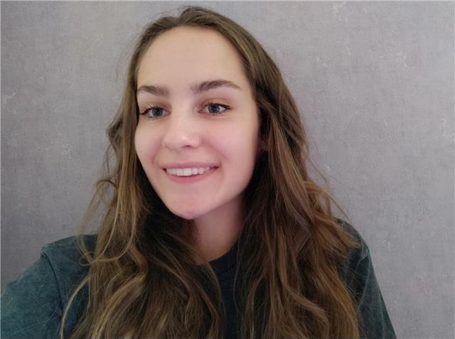 Bonjour,
Je donne des cours d'anglais pour niveau collège/lycée.
je suis en deuxième année de licence d'anglais et suis bilingue ayant vécu en Irlande 8 ans. 
Merci de me contacter si interessé(e)