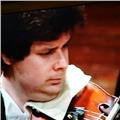 Violinista perfezionatosi in italia è all'estero, premiato in concorsi nazionali offre lezioni di violino per tutti i livelli