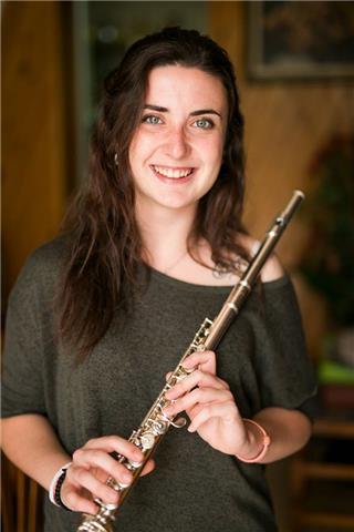 Graduada en pedagogía de la flauta travesera ofrezco clases de instrumento y refuerzo en músical