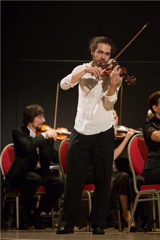 Clases de violin para nivel do el repertorio.dilatada experiencia como musico de orquesta y solista de seccion/concertino