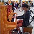 Estudiante de música da clases de piano y lenguaje musical para todas las edades en salamanca