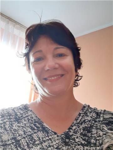 I,m a romanian - english teacher in romania.i am working since 2001 as a teacher in my country. i want to change smth. choose me