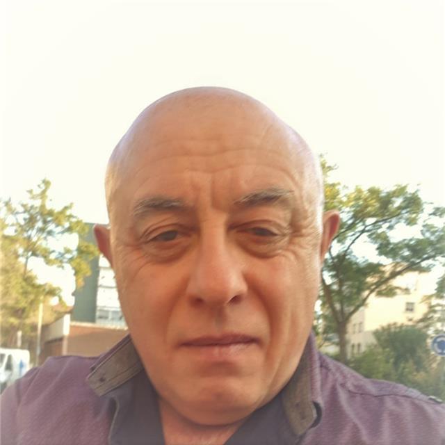 Professeur bilingue avec expérience , donne des cours d'Espagnol Online niveaux débutants , A1et A2 et cours de Français niveaux collèges et lycées