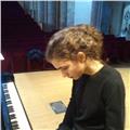 Diplomata in pianoforte e laureata in musicologia offre lezioni private di pianoforte
