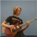 Estudiante universitario ofrece dar clases de guitarra a nivel principiante