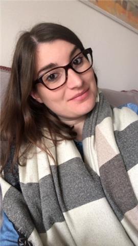Professeure bilingue avec expérience donne des cours en ligne