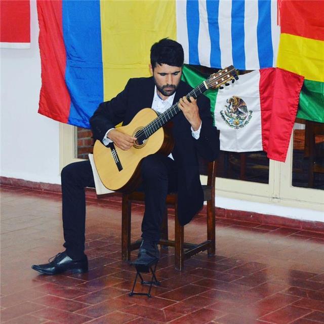 Clases de guitarra online. si no podes moverte y no puedes invitar a nadie a tu casa . aprende guitarra online! aprende todo sobre la guitarra