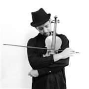 Bonjour titulaire d’un premier prix du Conservatoire donne cours de violon approche classique et improvisée de l’instrument ainsi qu’une sensibilisation au solfege