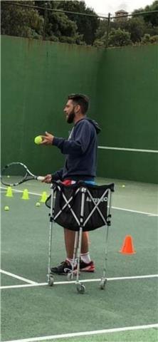 Entrenador de tenis con 16 años de experiencia
