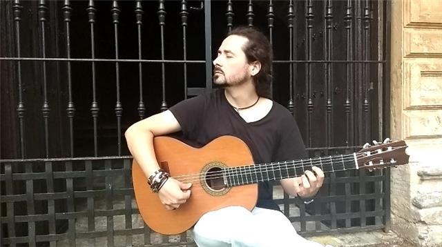 Profesor de guitarra y musica titulado para todas las edades. asturias