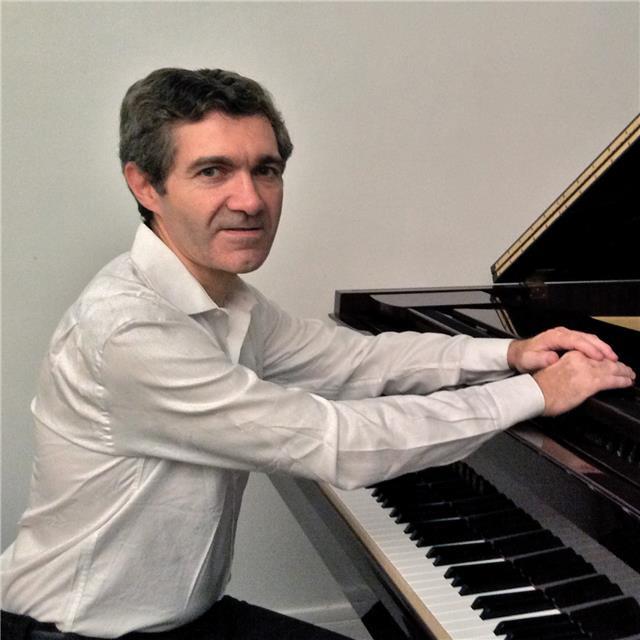 Pianiste concertiste professionel, professeur expérimenté et diplômé