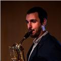 Profesor de saxofón con máster en interpretación de música clásica y contemporánea se ofrece para dar clase a todos los niveles