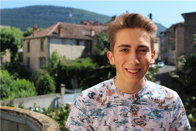 Etudiant proposant cour de mathématiques
