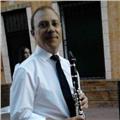 Profesor de música en primaria da refuerzo de música e imparte flauta escolar