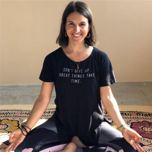Profesora de yoga y meditación hatha, vinyasa, ashtanga o yin (para todos niveles)