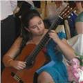 Profesora de música imparte clases de guitarra, ukelele y/o lengua musical a todas las edades
