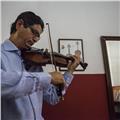 Profesor de conservatorio con 25 años de experiencia y 27 años de miembro de los primeros violines de orquesta sinfónica,licenciado en violin, con estudios en paris, ofrece clases con todos los recursos tecnológicos para todos los niveles