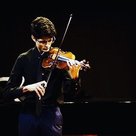 Músico con 20 años de experiencia da clases de violín, viola, iniciación musical, solfeo y lenguaje musical, refuerzo de música de colegio o instituto