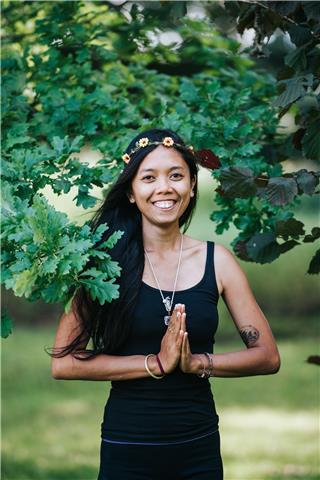 Prof de Yoga à Lyon/ English yoga teacher in Lyon