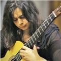 Insegnante diplomata conservatorio propone lezioni di chitarra classica, solfeggio, armonia, storia della musica