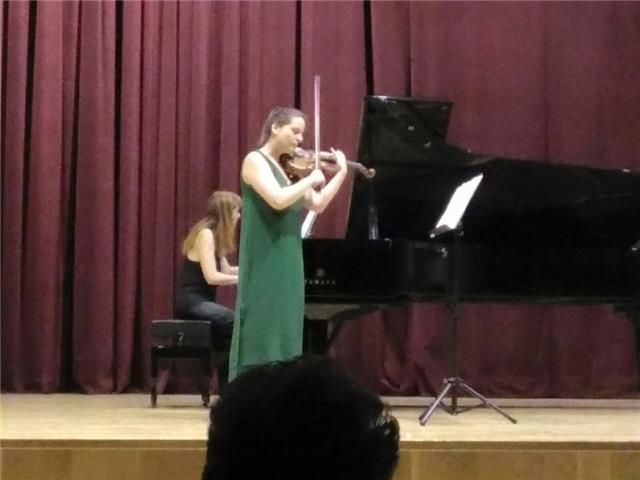Imparto clases particulares, dispongo del título superior de música en la especialidad de violín además de haber realizado la formación en el método suzuki