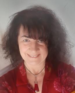 Professeure expérimentée donne cours de français pour étrangers