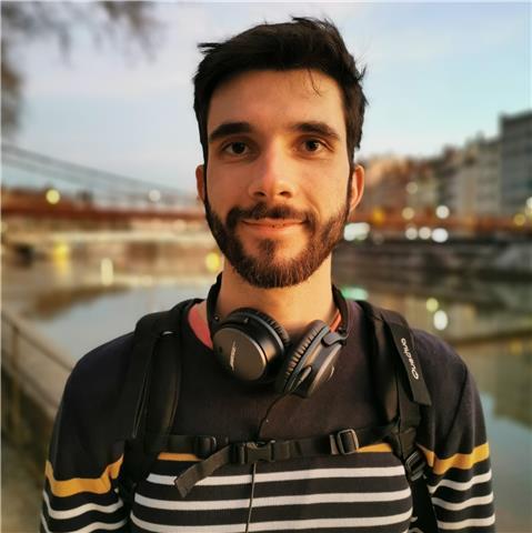 Etudiant de l'Ecole Normale Supérieure de Lyon donne cours en ligne