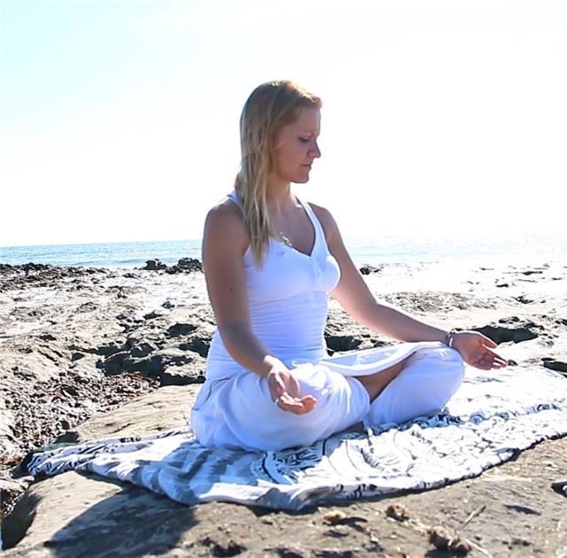 Clases de yoga on line .desde la comodidad de tu hogar , clases en directo y grabadas para disfrutarlas donde quieras