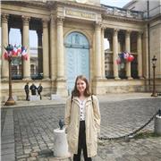 Etudiante en première année à Sciences Po Paris donne des cours de français