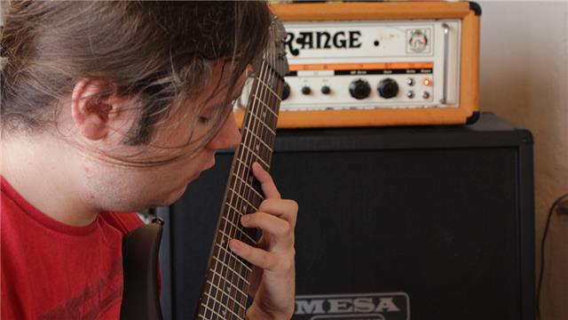 Técnico de sonido y guitarrista imparte clases de música en la zona de navarra